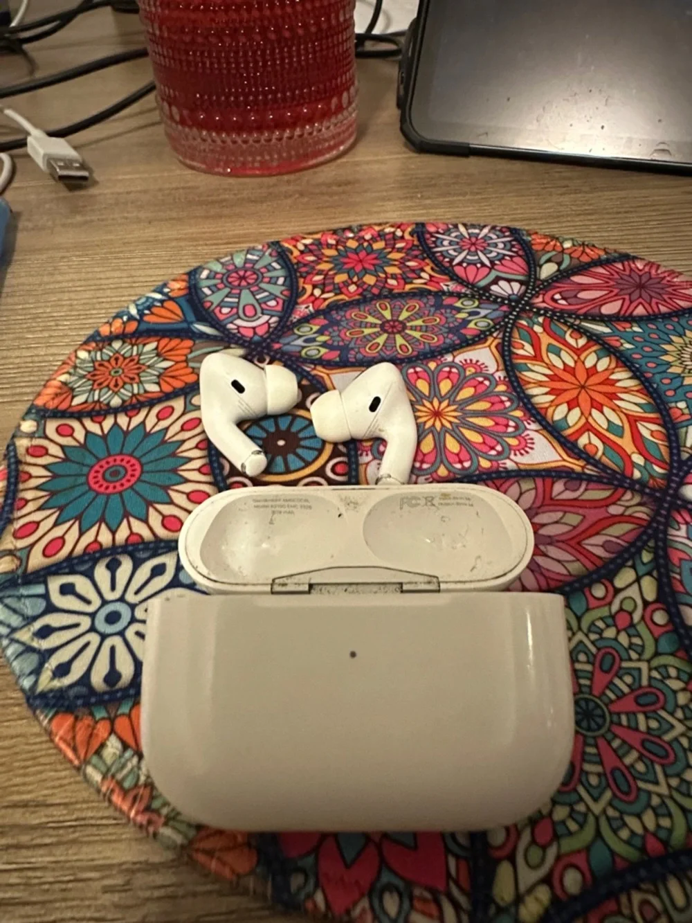 Apple Airpod Pros (2019). Wireless Earbuds & Charging Case - White